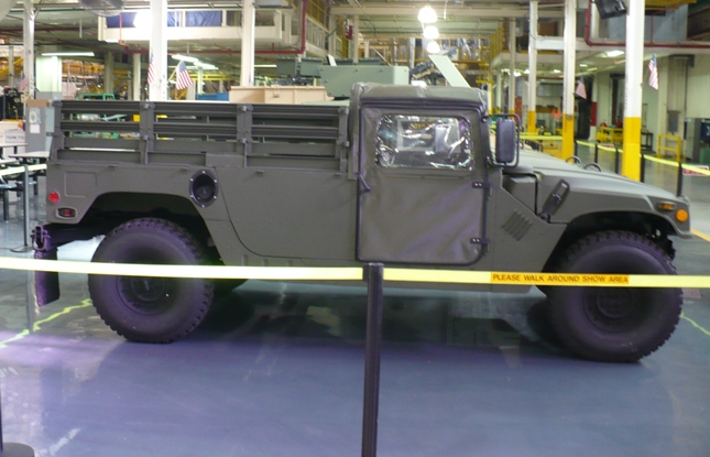 WarWheels.Net- M998 HMMWV Cargo/Troop Carrier Photos